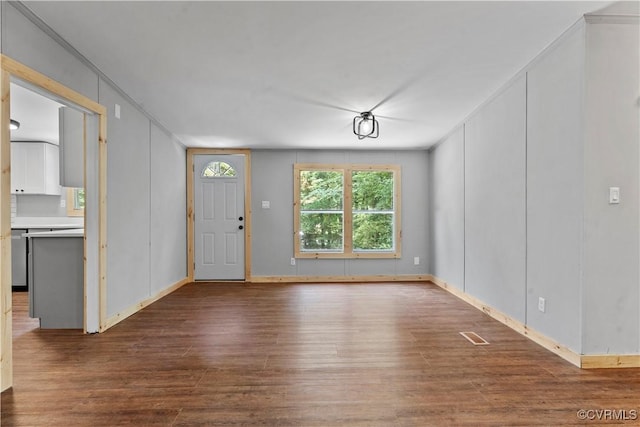 10780 Winchester Dr, Amelia Courthouse, VA 23002 - foyer entrance featuring wood finished floors and crown molding