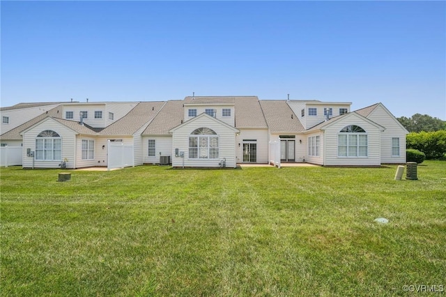 8156 Cool Summer Dr, Mechanicsville, VA 23111 - rear view of property featuring a lawn