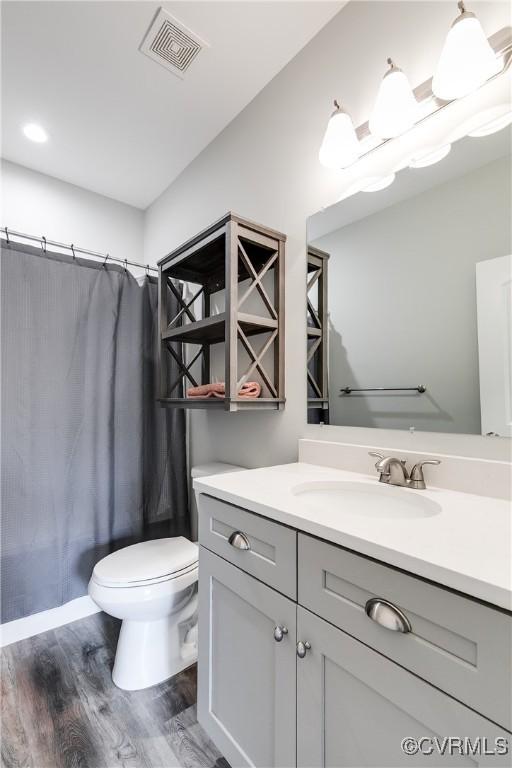 8315 Namozine Rd, Amelia Courthouse, VA 23002 - full bath featuring toilet, vanity, wood finished floors, and curtained shower