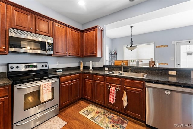 3321 Ceres Rd, Henrico, VA 23294 - kitchen with stainless steel appliances, wood finished floors, pendant lighting, and recessed lighting