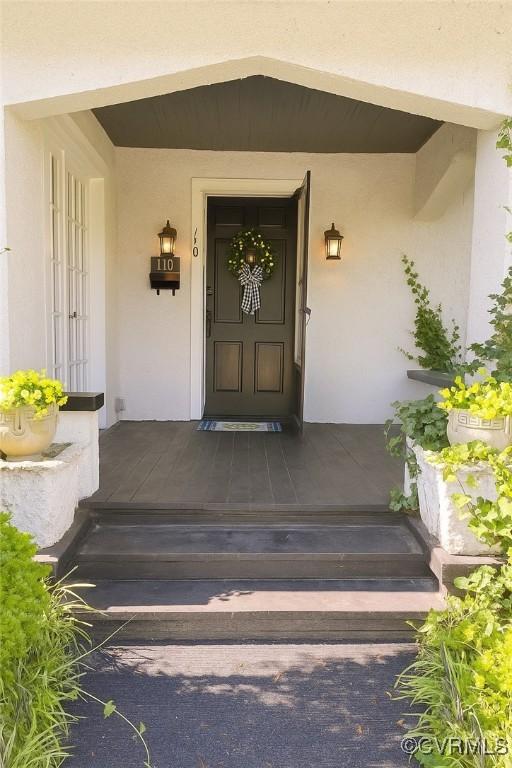 110 Gatewood Ave, Crewe, VA 23930 - doorway to property with stucco siding