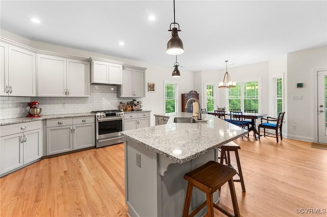 216 Edwin Cir, Aylett, VA 23009 - kitchen featuring stainless steel range with gas cooktop, a sink, healthy amount of natural light, light wood finished floors, and recessed lighting