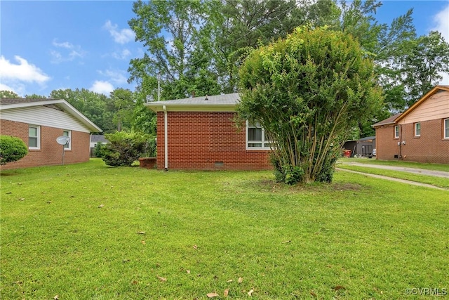 1939 Burks St, Petersburg, VA 23805 - view of green lawn