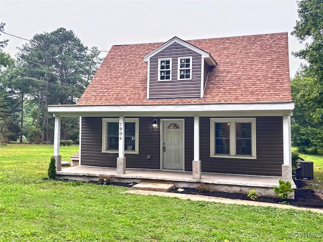 7906 Battlefield Park Rd, Henrico, VA 23231 - view of front facade featuring a porch, a front lawn, and roof with shingles