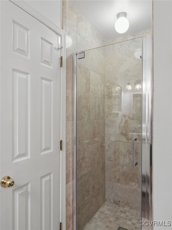 12503 Winchester Green Ct, Henrico, VA 23233 - bathroom featuring a shower stall