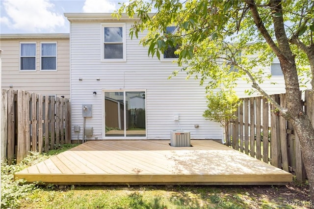 8406 Shannon Green Ct, Henrico, VA 23228 - back of house featuring a wooden deck