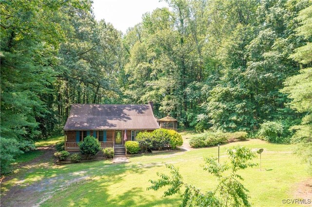31 Pleasant Run, Cartersville, VA 23027 - view of front of house with a porch, a forest view, and a front yard