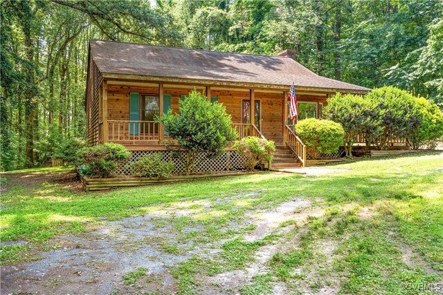 31 Pleasant Run, Cartersville, VA 23027 - chalet / cabin with covered porch, a front lawn, and a view of trees