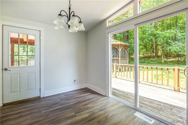 31 Pleasant Run, Cartersville, VA 23027 - doorway to outside with healthy amount of natural light, a chandelier, dark wood-style flooring, and vaulted ceiling