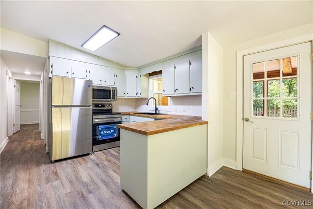 31 Pleasant Run, Cartersville, VA 23027 - kitchen featuring appliances with stainless steel finishes, wood counters, healthy amount of natural light, dark wood-style flooring, and lofted ceiling
