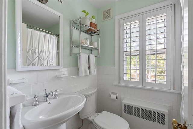 6502 W Franklin St, Henrico, VA 23226 - full bath featuring radiator heating unit and tile walls