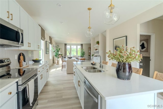 7410 Hancock Towns Ct Unit M1, Chesterfield, VA 23832 - kitchen with stainless steel appliances, light countertops, a center island with sink, and pendant lighting