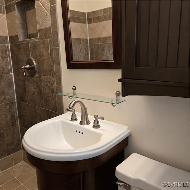14300 Rosebud Rd, Chesterfield, VA 23838 - full bathroom with a tile shower and toilet