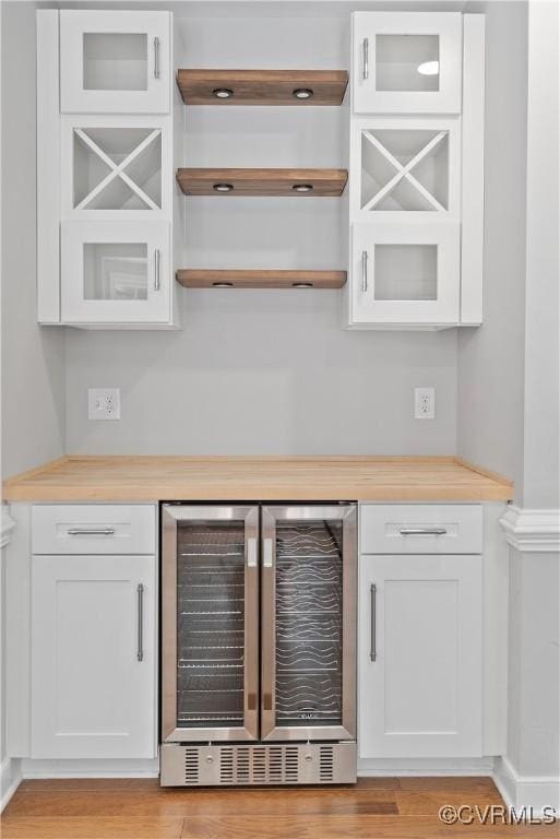 9563 Plateau Pl, Mechanicsville, VA 23116 - indoor dry bar with wine cooler and light wood-style floors