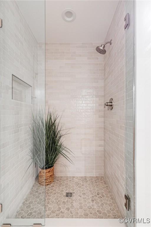 7654 Cherokee Rd, Richmond, VA 23225 - full bath featuring a shower stall