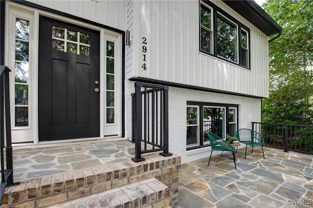 2914 Griffin Ave, Richmond, VA 23222 - entrance to property featuring board and batten siding