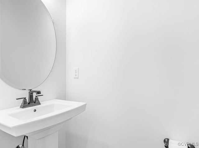 13513 Pinstone Ct, Midlothian, VA 23112 - bathroom featuring a sink
