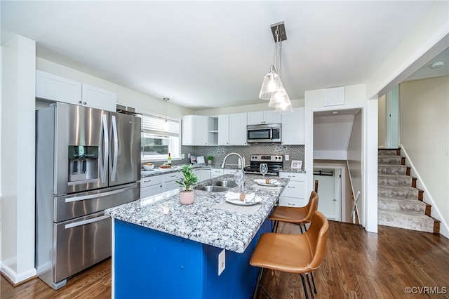 8411 Freestone Ave, Henrico, VA 23229 - kitchen with stainless steel appliances, dark wood-type flooring, hanging light fixtures, and a kitchen bar