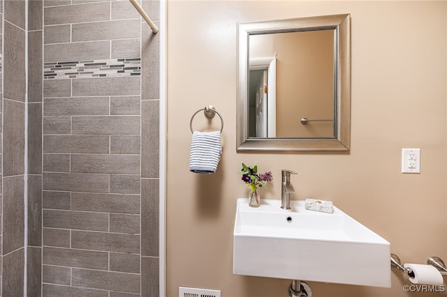 8411 Freestone Ave, Henrico, VA 23229 - bathroom with a tile shower and a sink