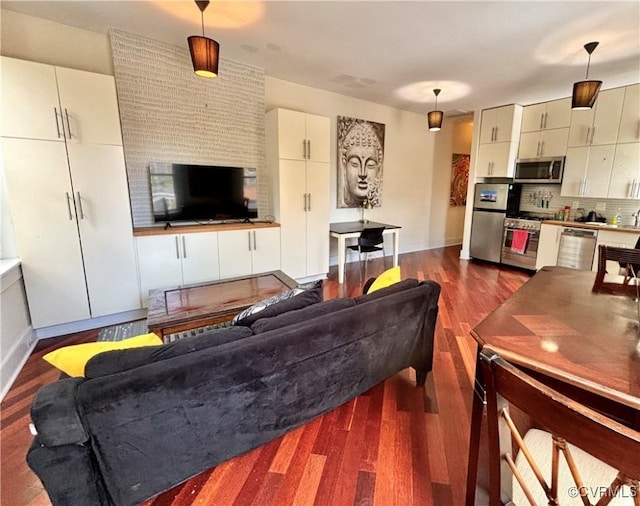 2227 Park Ave, Richmond, VA 23220 - living area featuring dark wood-type flooring and baseboards