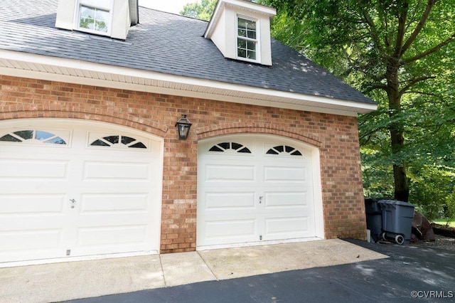 9307 Oak Trl, Ashland, VA 23005 - view of garage
