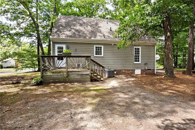4605 Kingsrow Ct, Glen Allen, VA 23060 - rear view of property featuring a wooden deck, roof with shingles, and crawl space