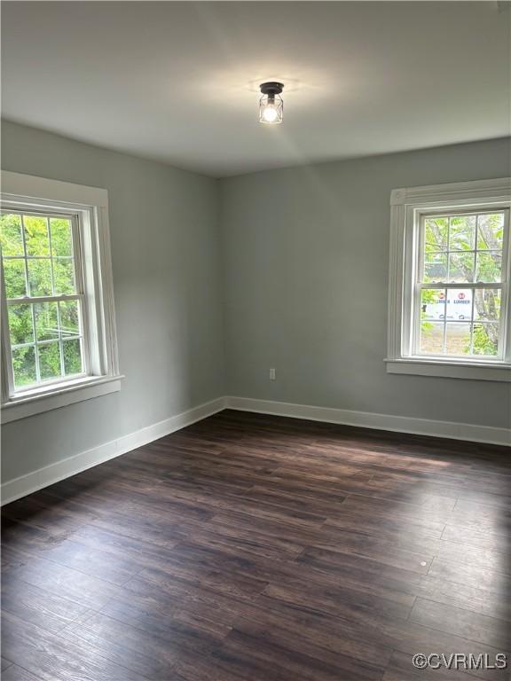 924 Lee Ave, Petersburg, VA 23803 - unfurnished room featuring dark wood-type flooring and baseboards