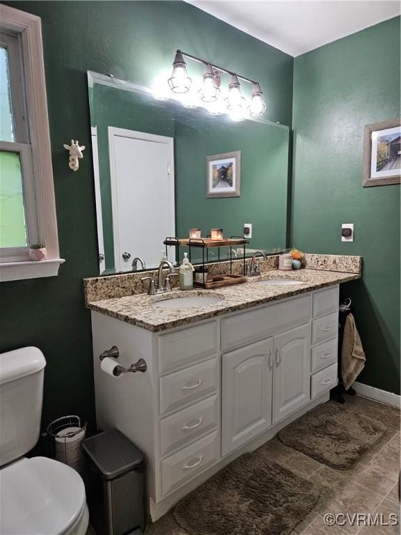 7106 Full Rack Dr, Midlothian, VA 23112 - bathroom with double vanity and toilet