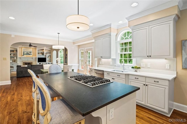 9408 Arrowdel Rd, Henrico, VA 23229 - kitchen with arched walkways, appliances with stainless steel finishes, crown molding, a ceiling fan, and a kitchen breakfast bar