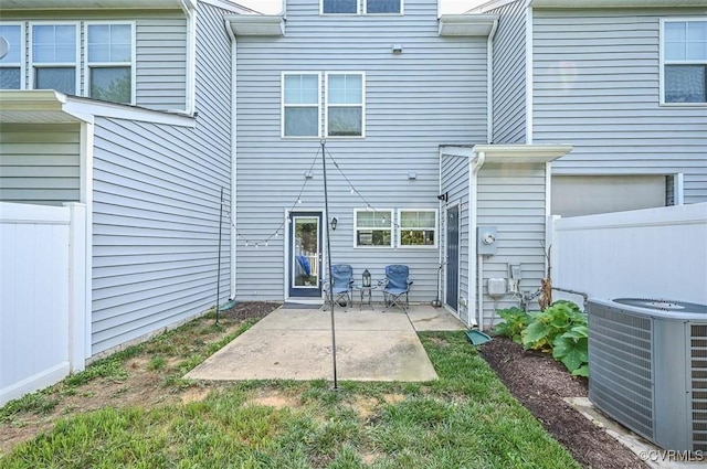 8013 Rutland Village Dr, Mechanicsville, VA 23116 - rear view of house with a patio area