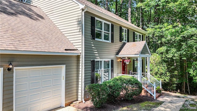 107 Oak Ridge Ct, Williamsburg, VA 23188 - colonial-style house with roof with shingles