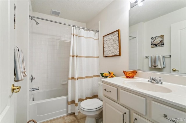 262 Claiborne Dr, Williamsburg, VA 23185 - bathroom with vanity, shower / bathtub combination with curtain, and a textured ceiling