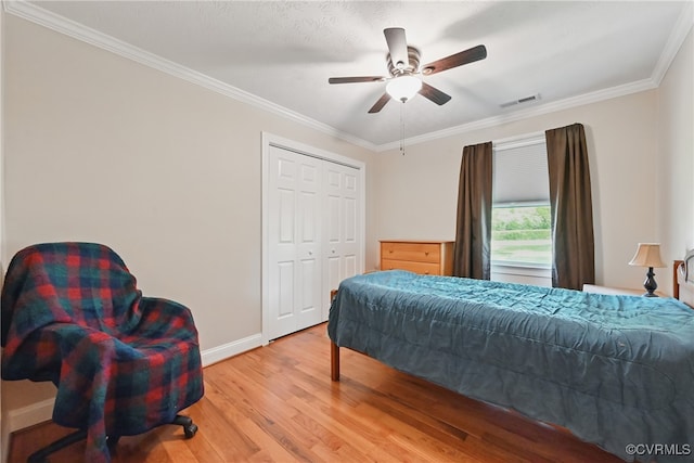 99 Oak Hill Rd, Cumberland, VA 23040 - bedroom with light wood finished floors, crown molding, a ceiling fan, and a closet