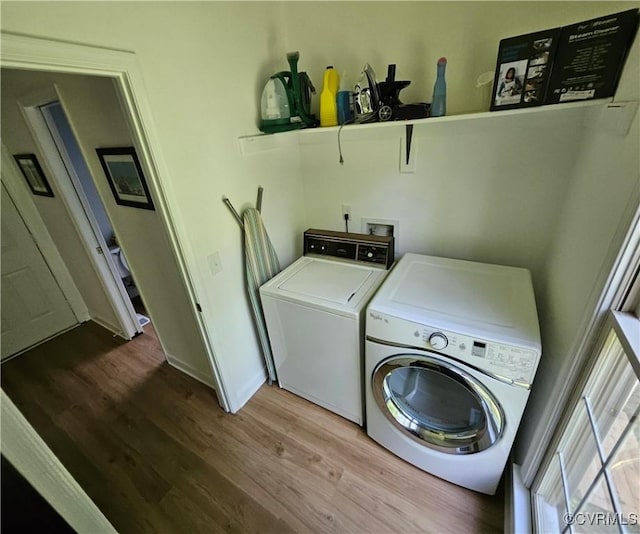 10278 Henderson Hall Rd, Mechanicsville, VA 20116 - laundry area featuring washing machine and clothes dryer, wood finished floors, and plenty of natural light