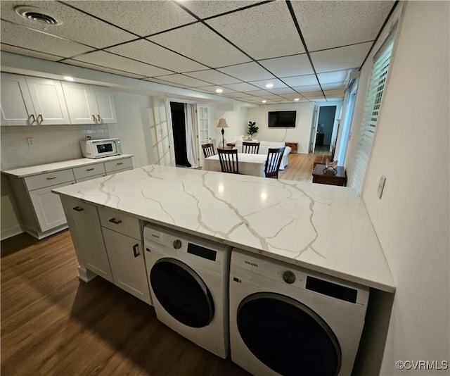10278 Henderson Hall Rd, Mechanicsville, VA 20116 - laundry room with independent washer and dryer, dark wood-style floors, and recessed lighting