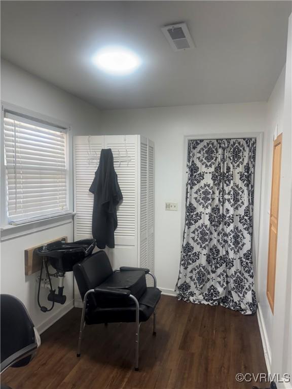 31368 Old Dawn Rd, Hanover, VA 23069 - sitting room featuring dark wood-style floors and baseboards