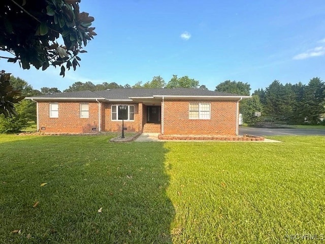 31368 Old Dawn Rd, Hanover, VA 23069 - ranch-style house with a front lawn and brick siding