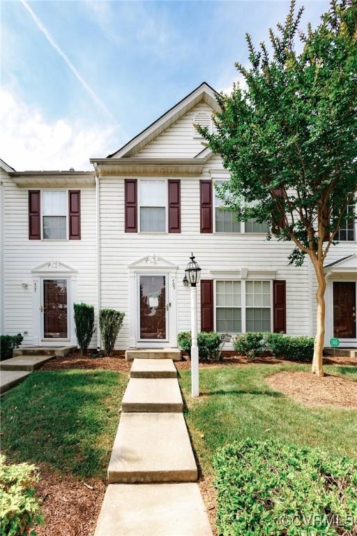 405 Hollybrook Ridge Ln, Richmond, VA 23223 - view of front facade featuring a front yard