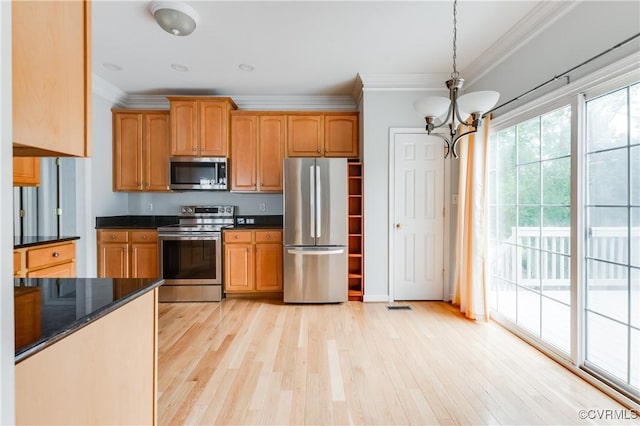 600 Krim Point Loop, Midlothian, VA 23114 - kitchen with stainless steel appliances, a chandelier, crown molding, dark countertops, and light wood-type flooring