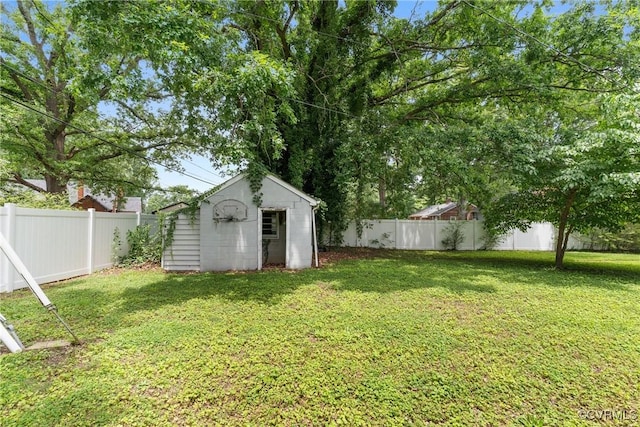1012 Ridgecliff Dr, Richmond, VA 23224 - fenced backyard featuring a storage unit