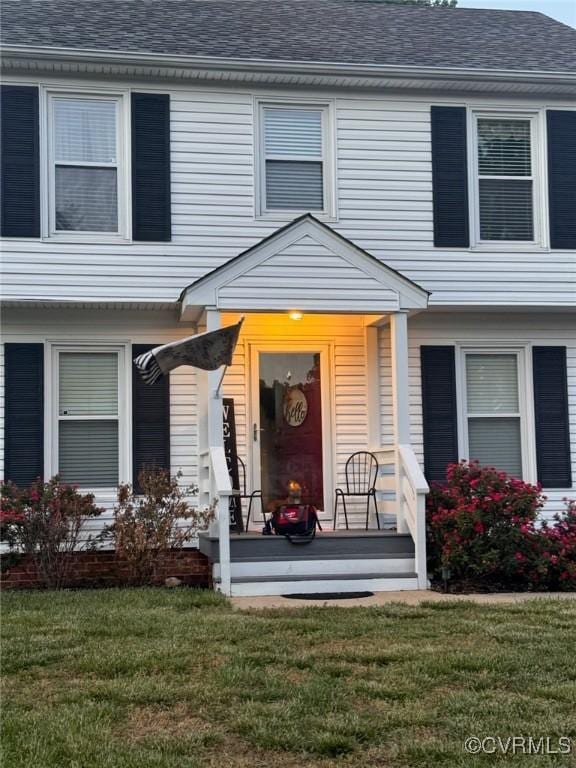 4901 Green Run Dr, Henrico, VA 23228 - view of front of home featuring a front yard, covered porch, and a shingled roof