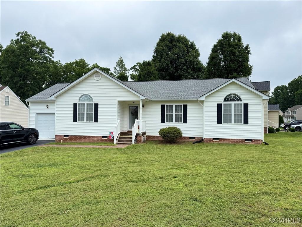 7873 Willow Walk Dr, Chesterfield, VA 23832 - single story home featuring crawl space, a shingled roof, a front lawn, and driveway