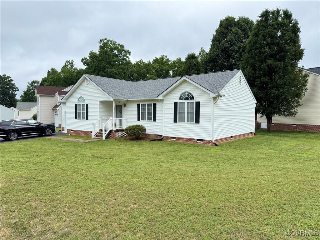 7873 Willow Walk Dr, Chesterfield, VA 23832 - ranch-style home featuring crawl space, roof with shingles, and a front lawn