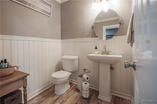 1442 Dorset Rd, Powhatan, VA 23139 - half bathroom featuring a wainscoted wall, crown molding, wood finished floors, and a decorative wall