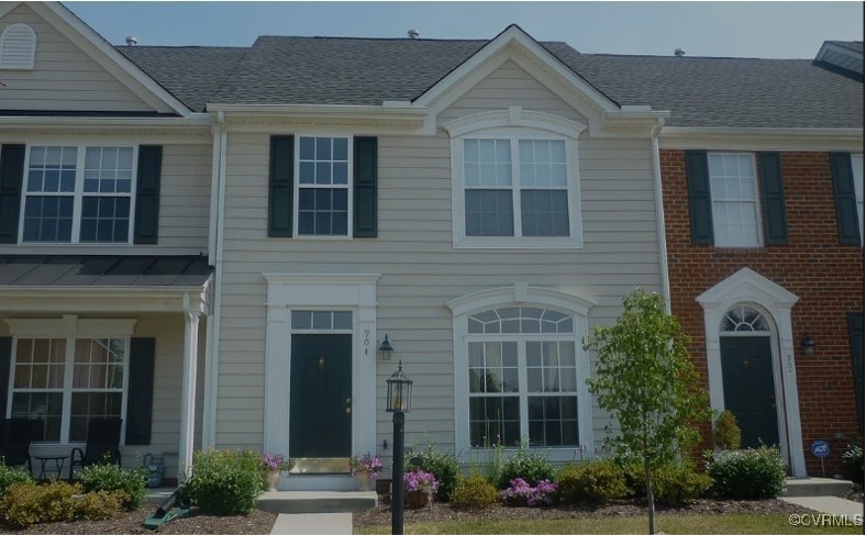 904 Pale Moon Dr, Glen Allen, VA 23059 - view of property featuring a shingled roof