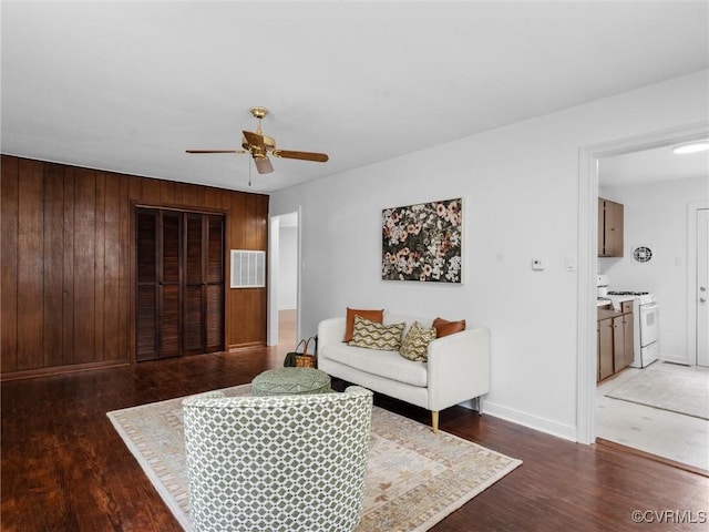 1627 Skipwith Rd, Henrico, VA 23229 - living area featuring a ceiling fan and wood finished floors