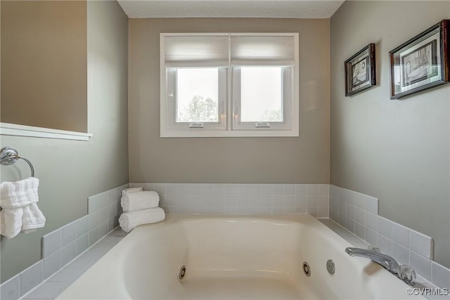 2711 Robson Ct, Henrico, VA 23233 - full bathroom featuring a tub with jets