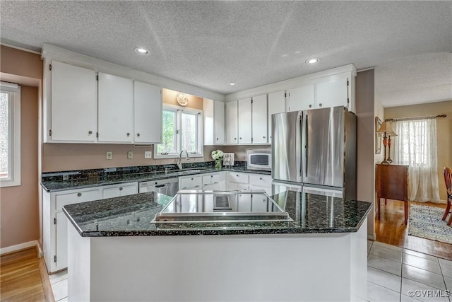 2711 Robson Ct, Henrico, VA 23233 - kitchen with appliances with stainless steel finishes, a textured ceiling, white cabinetry, a kitchen island, and recessed lighting