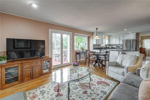 2711 Robson Ct, Henrico, VA 23233 - living area with light wood-style floors, a textured ceiling, and recessed lighting