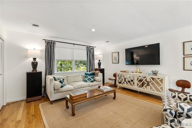 8950 Bellefonte Rd, Henrico, VA 23229 - living room featuring light wood-style flooring and recessed lighting